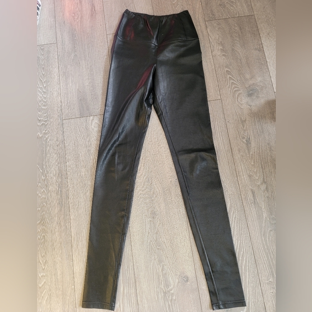 Wilfred Free Vegan Leather Leggings
